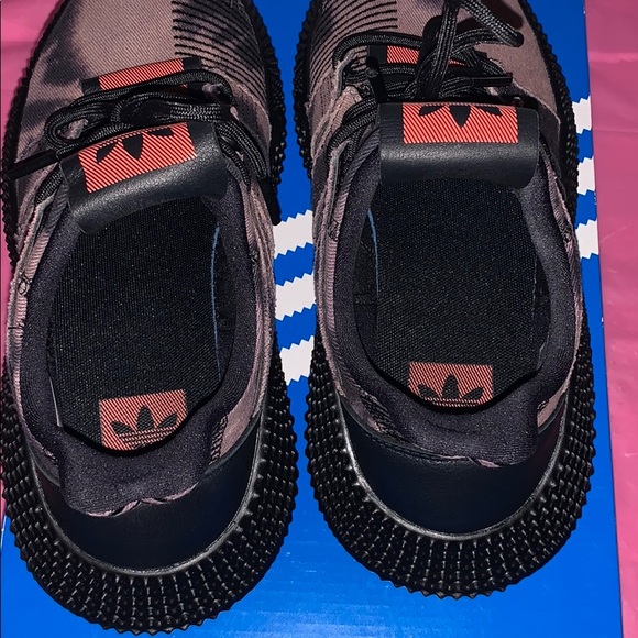 Sale! Adidas shoes - Picture 4 of 7